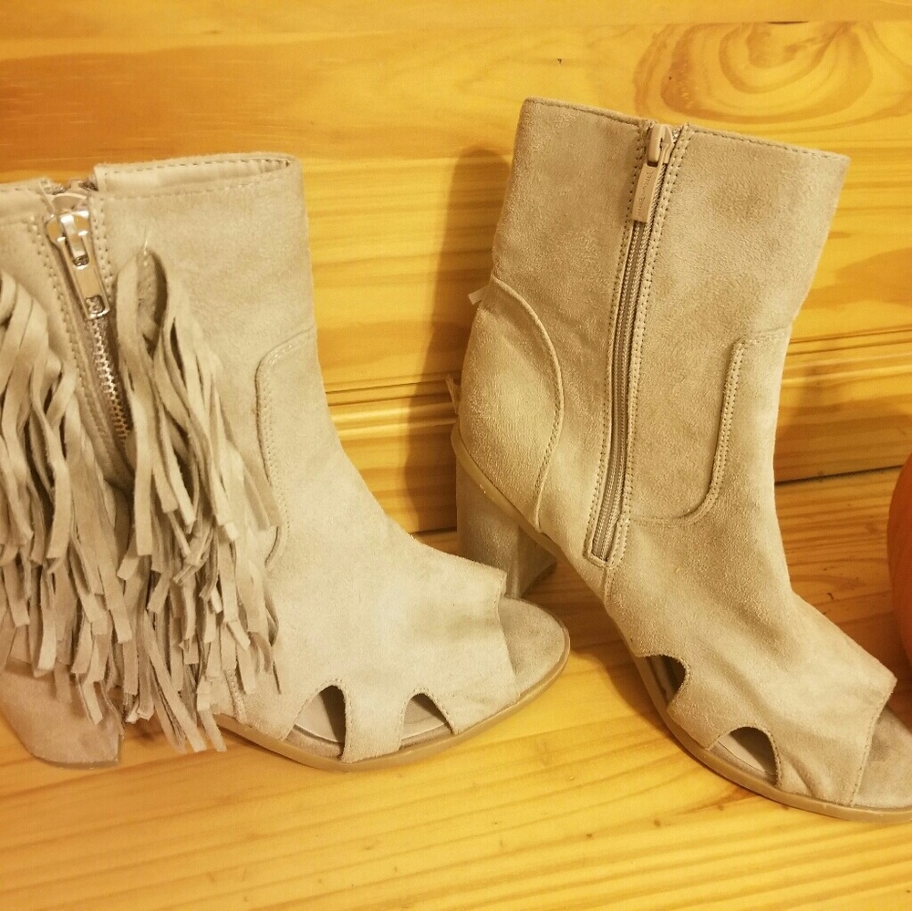 Open toed boot heals